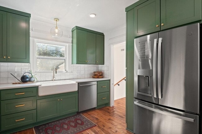 Building Photo - 4905 Duval St