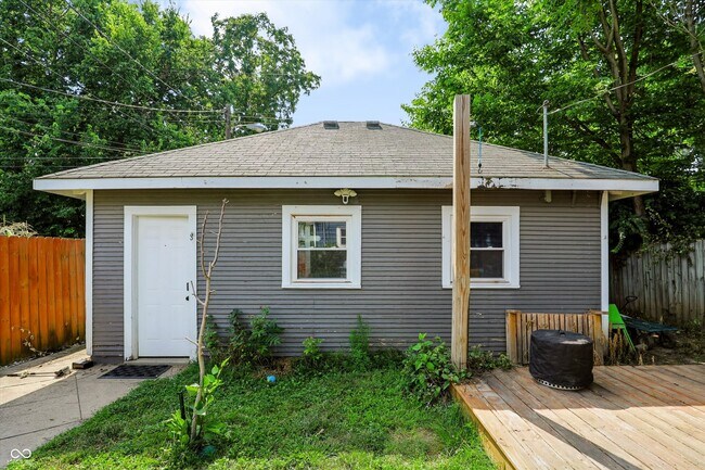 Building Photo - 3910 N Kenwood Ave