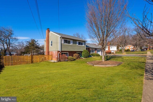 Building Photo - 700 N Mansfield St