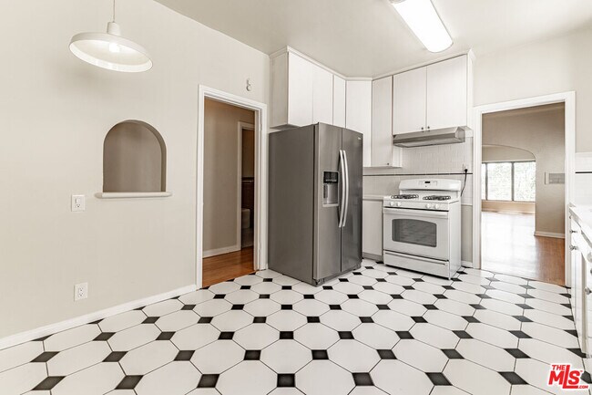 Building Photo - 6101 Alcott St