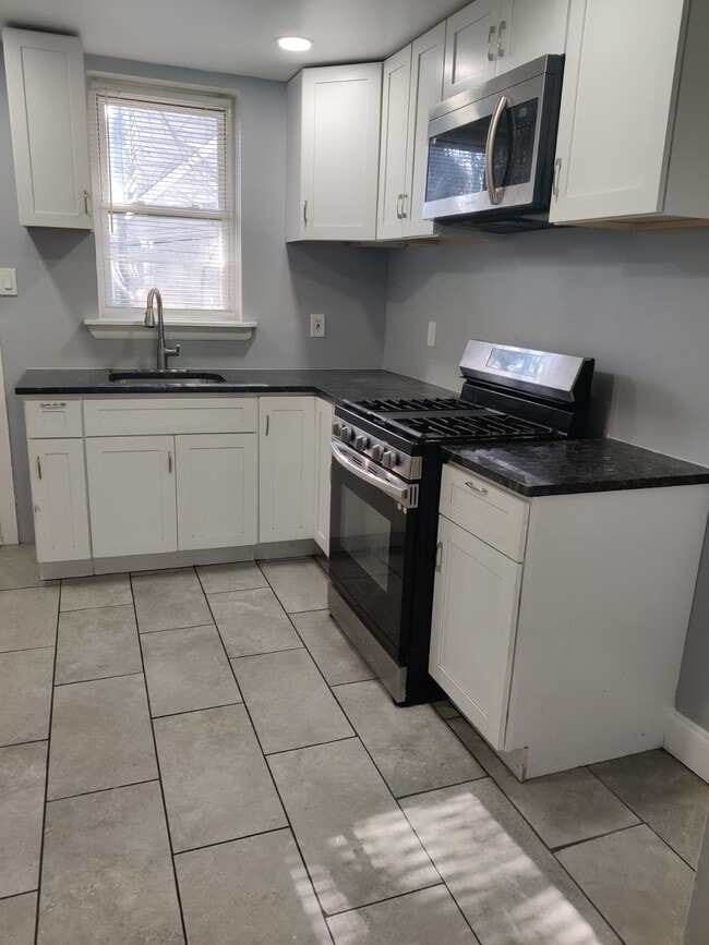 Building Photo - 5020 Westminster Ave