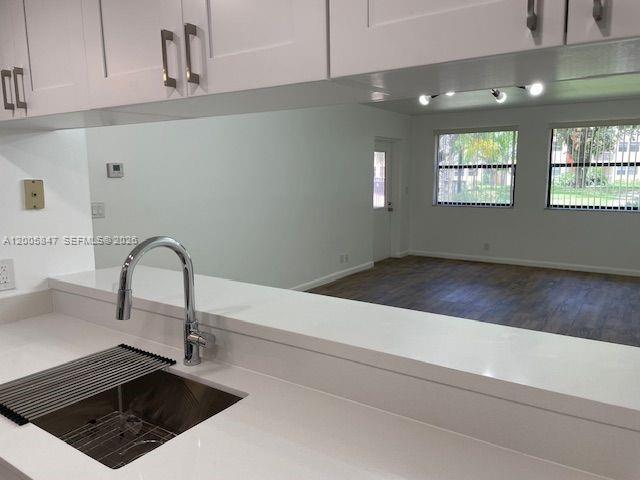 Building Photo - 8180 Geneva Ct