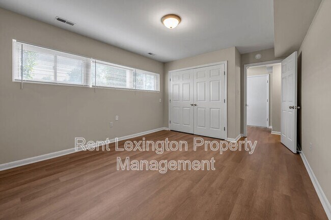 Building Photo - 833 Malabu Dr