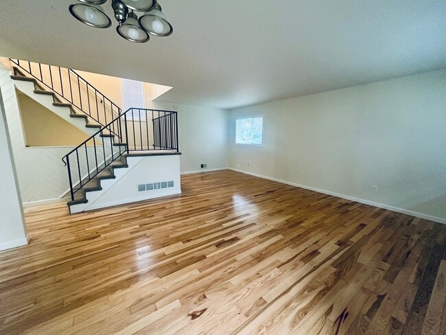 Building Photo - Beautiful 3-Bedroom Single Family Home wit...