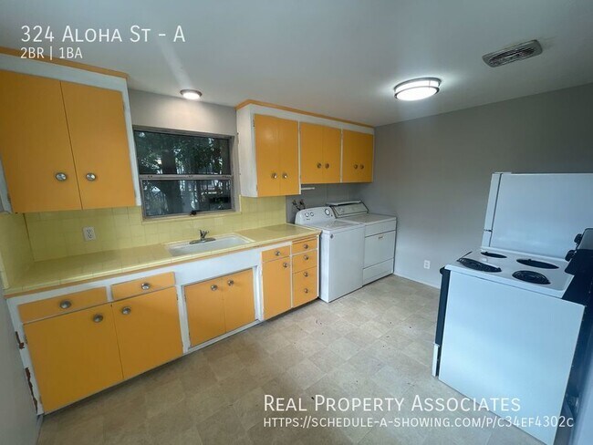 Building Photo - 324 Aloha St