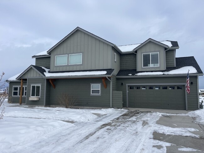 Building Photo - Practically New 3 Bedroom with Mountain Views!