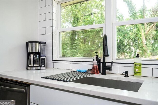 Building Photo - 1778 Flintwood Dr SE