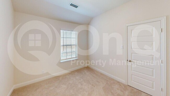 Building Photo - 333 ELK Dr