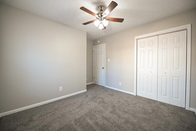 Building Photo - 847 Durwood Dr