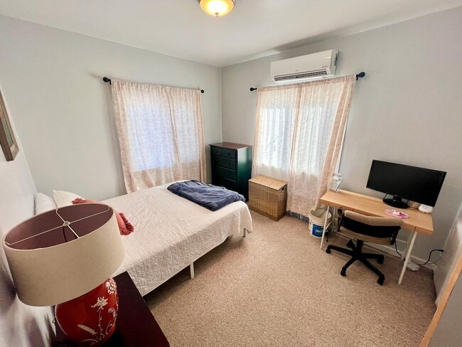 Building Photo - 184 N 200 E