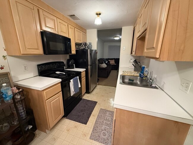 Building Photo - 84 Walpole St