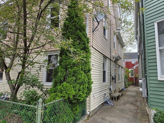 Building Photo - 153 Hamilton St