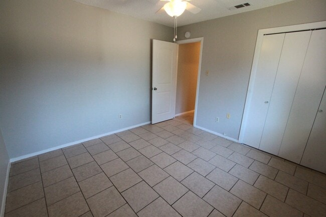 Building Photo - Southeast Austin Home with Vaulted Ceilings, Bonus Room & Private Backyard