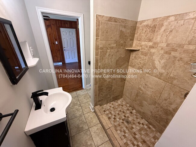Building Photo - 1102 Ebenezer Ave Ext