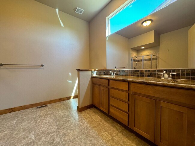 Building Photo - Wonderful Upgraded Home in Timnath Ranch