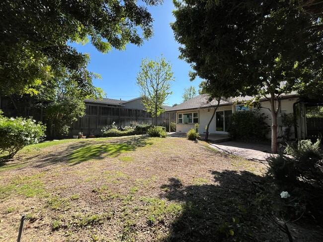 Building Photo - Sherman Oaks 3+2 w/bonus room + upgrades on cul-de-sac lot!