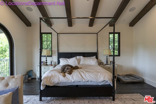 Building Photo - 5861 Ridgebrook Dr