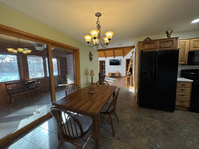 Building Photo - N. N Townline Rd