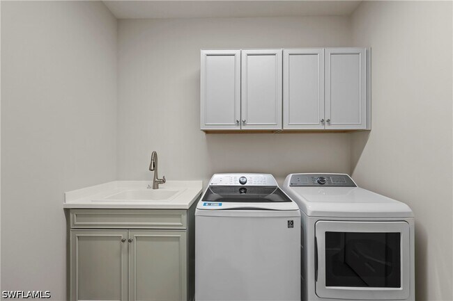 Building Photo - 2373 Ariane Dr