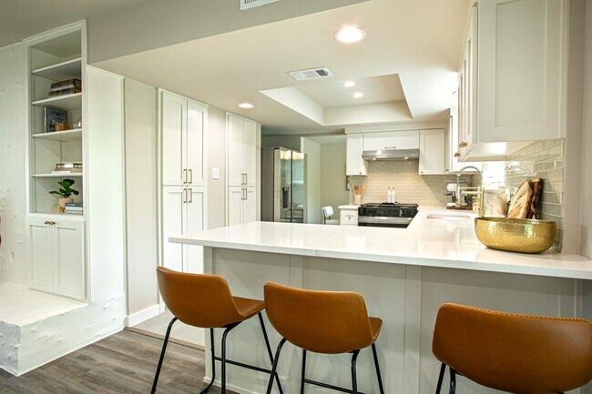 Building Photo - 2011 Malvern Hill Dr