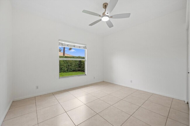 Building Photo - 106 Fernwood Crescent