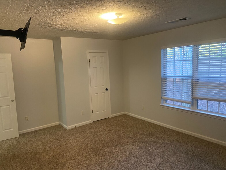 Building Photo - Room in Townhome on Waverly Hills Dr