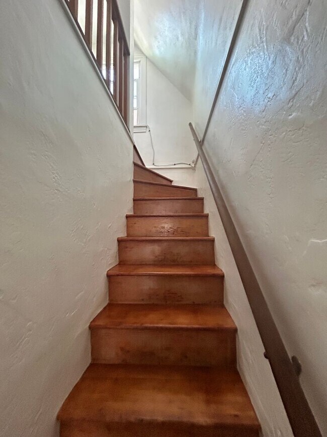 Building Photo - 4 Bedroom/2 Bath Modesto Ca