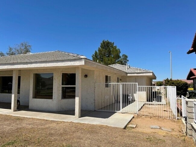 Building Photo - 27401 Lakeview Dr
