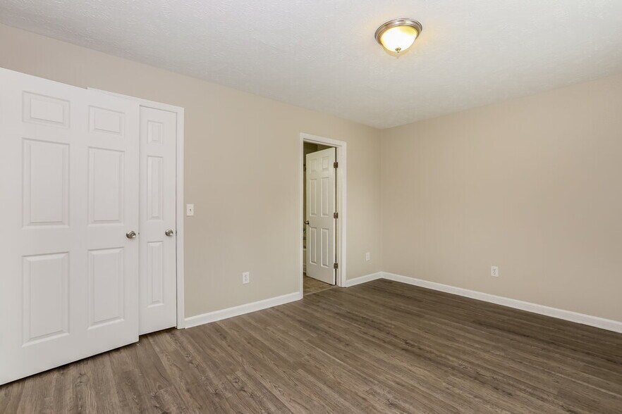 Building Photo - 425 Jonesboro Ct