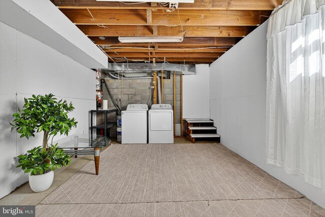 Building Photo - 426 Main St