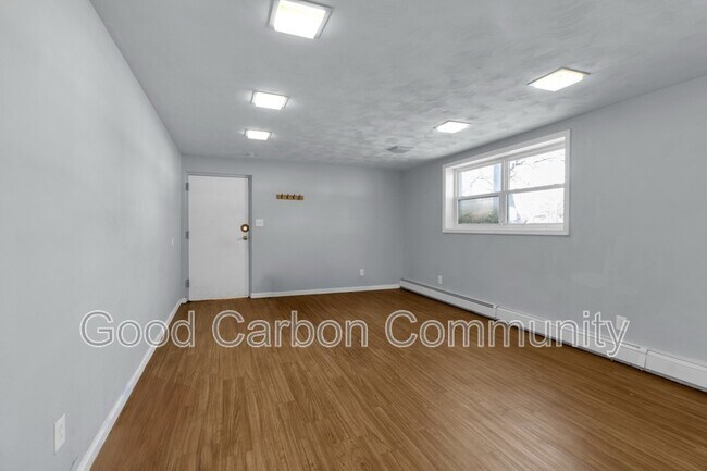 Building Photo - 1190 Orchard Park Rd