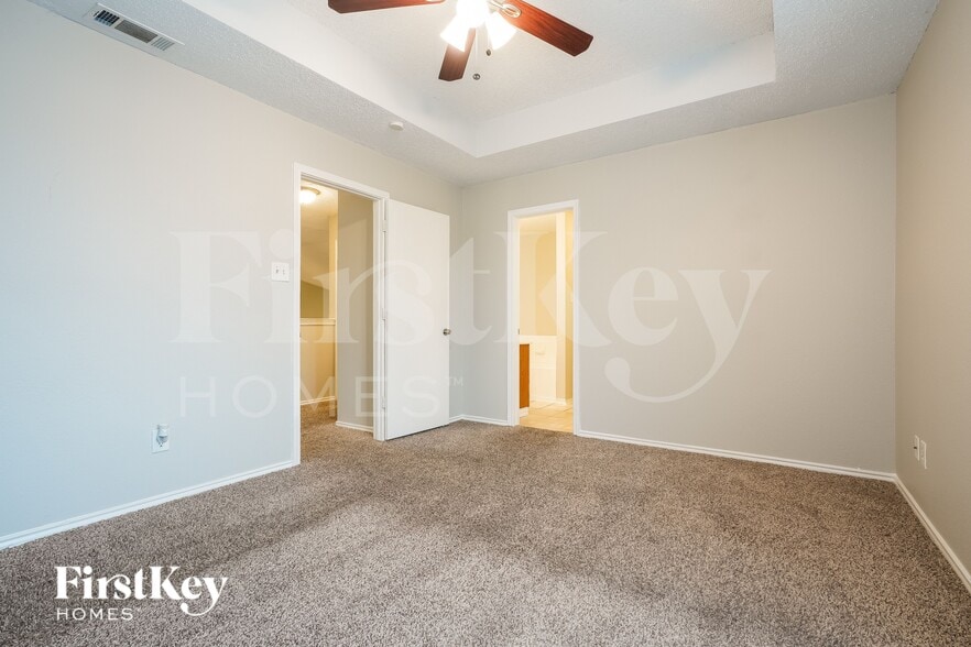 Building Photo - 1150 Lombard Ln