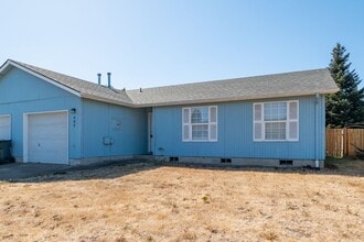 Building Photo - Hummingbird Duplex