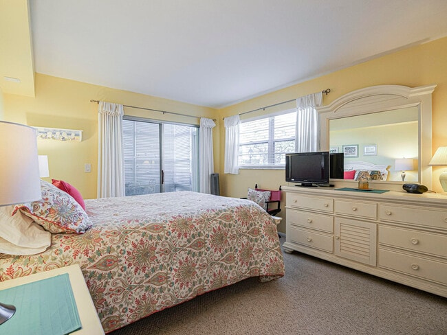 Building Photo - 5400 Jimmy Buffett Mem Hwy