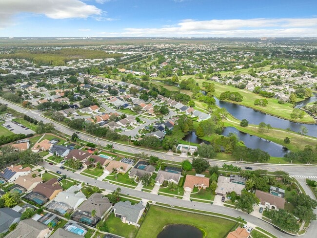 Building Photo - Beautiful 3 Bedroom, 2 Bath POOL Home with 2-Car Garage in the Heart of Hunters Creek!