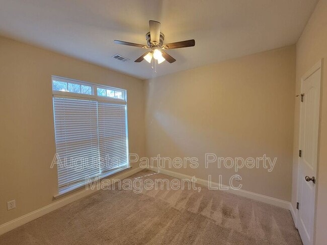 Building Photo - 640 Vista Dr