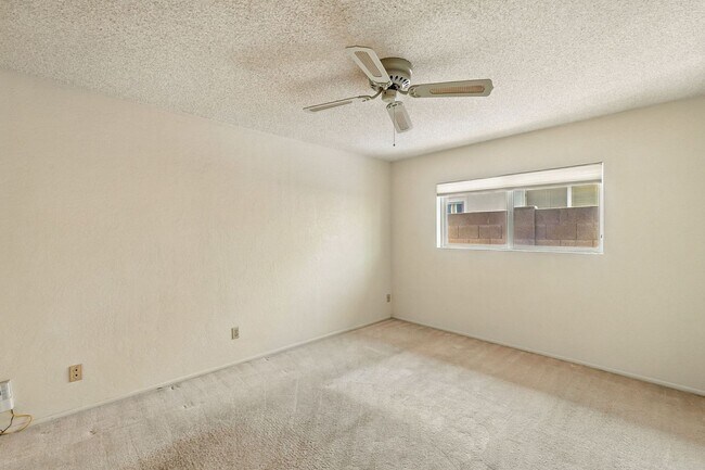 Building Photo - Beautiful 3 bed, 2 bath w/ bonus Room, loc...