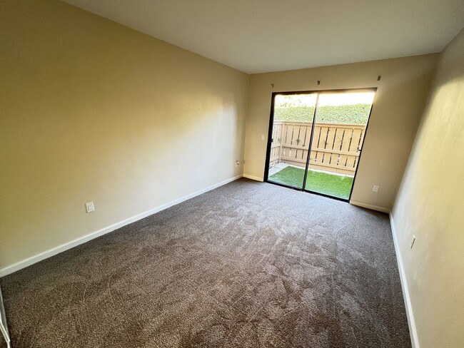 Building Photo - Beautiful 2 Bedroom 2 Bathroom Scripps Ran...