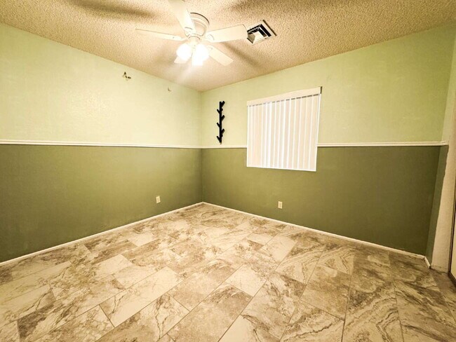 Building Photo - "Charming 3-Bed Oasis with 2 Baths and 170...