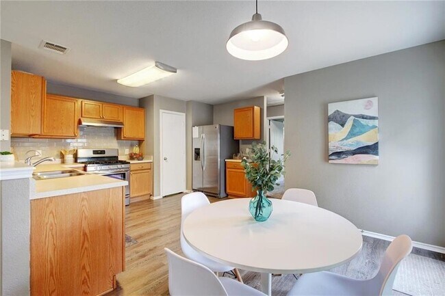 Building Photo - 13905 Briarcreek Loop