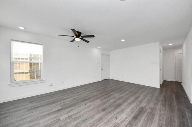 Building Photo - 8125 Laura Koppe Rd