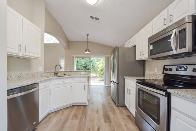 Building Photo - 8344 Lake Amhurst Trail