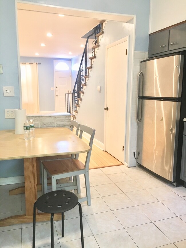 Building Photo - Beautiful 3-Bed/1-Bath Townhouse in Girard Estates/East Passyunk! Available Mid-August!