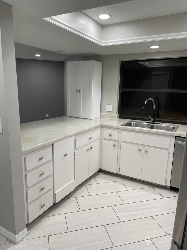 Building Photo - 6455 Jarvis Rd