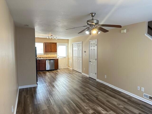 Building Photo - 2203 Bower Ln SE