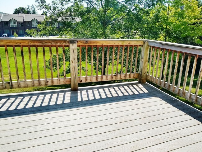 Building Photo - Allen Street