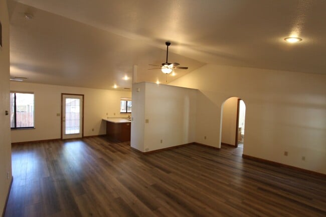 Building Photo - * LEASE PENDING Modern 3-Bedroom Home with Garage & Private Backyard | University Highlands short...