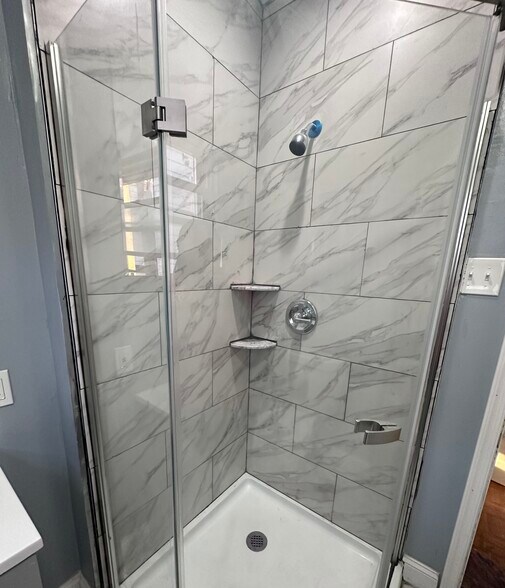 Building Photo - 6642 Lebanon Ave