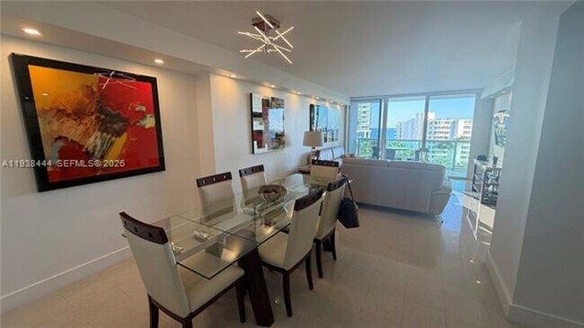 Building Photo - 100 Bayview Dr