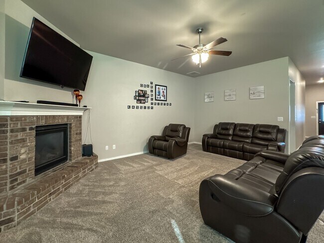 Building Photo - 1212 Ash St